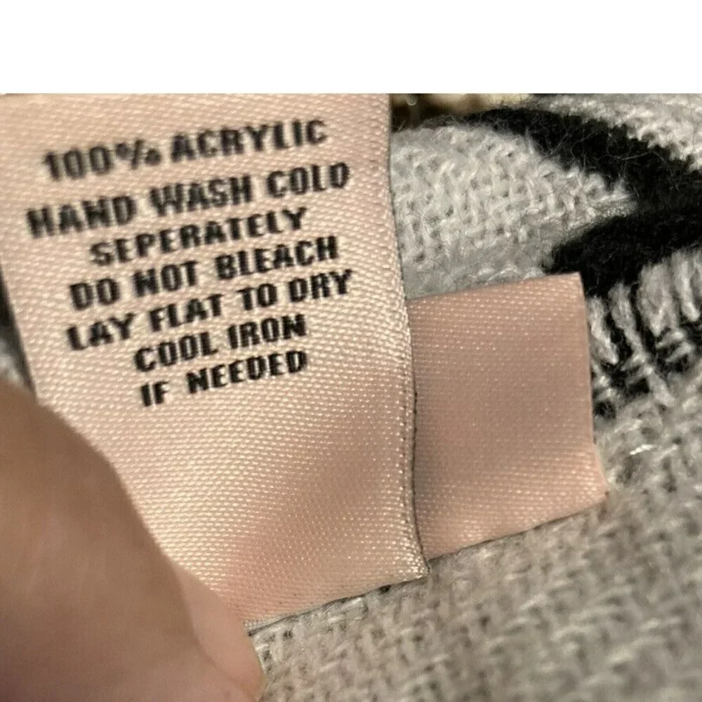 Juicy Couture NWT Black White Crown Juicy Spellout 72”‎ Knit Scarf